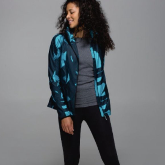 (2175) LULULEMON Back Pack It Jacket Sz 8 **LOVED** - Picture 3 of 16